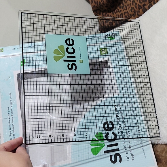 Making Memories "Slice" 12x12 glass cutting mat - Picture 7 of 7